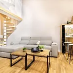 Alloro Apartment 9